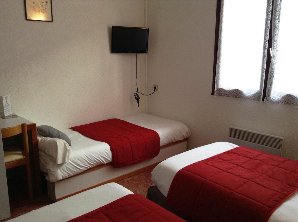 Logis Hotels - Hotel Et Restaurant Les Cordeliers Casteljaloux Szoba fotó