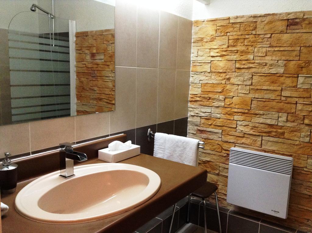 Logis Hotels - Hotel Et Restaurant Les Cordeliers Casteljaloux Szoba fotó