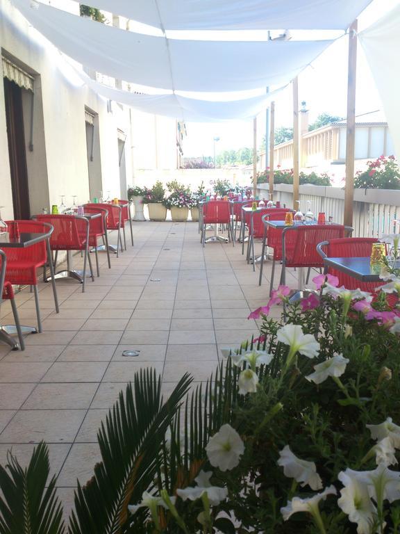 Logis Hotels - Hotel Et Restaurant Les Cordeliers Casteljaloux Kültér fotó